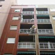 Rehabilitación y pintado de fachada principal
