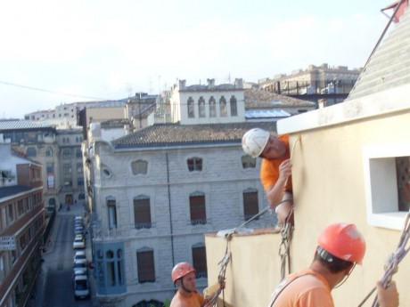 Rehabilitación de edificio antiguo en la Avenida País Valencia